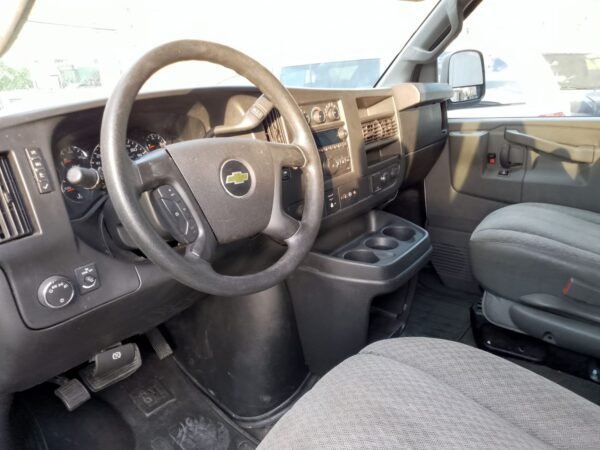 CHEVROLET EXPRESS VAN 2016 15 PASAJEROS - Image 2