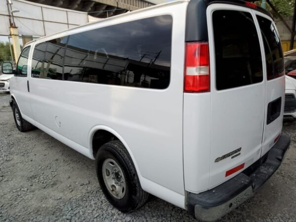 CHEVROLET EXPRESS VAN 2016 15 PASAJEROS - Image 9