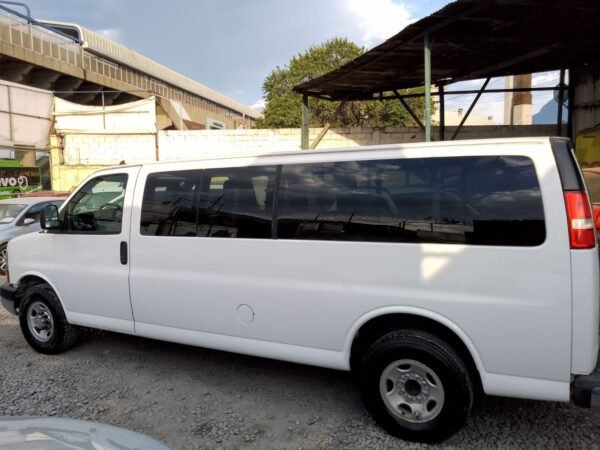 CHEVROLET EXPRESS VAN 2016 15 PASAJEROS - Image 10