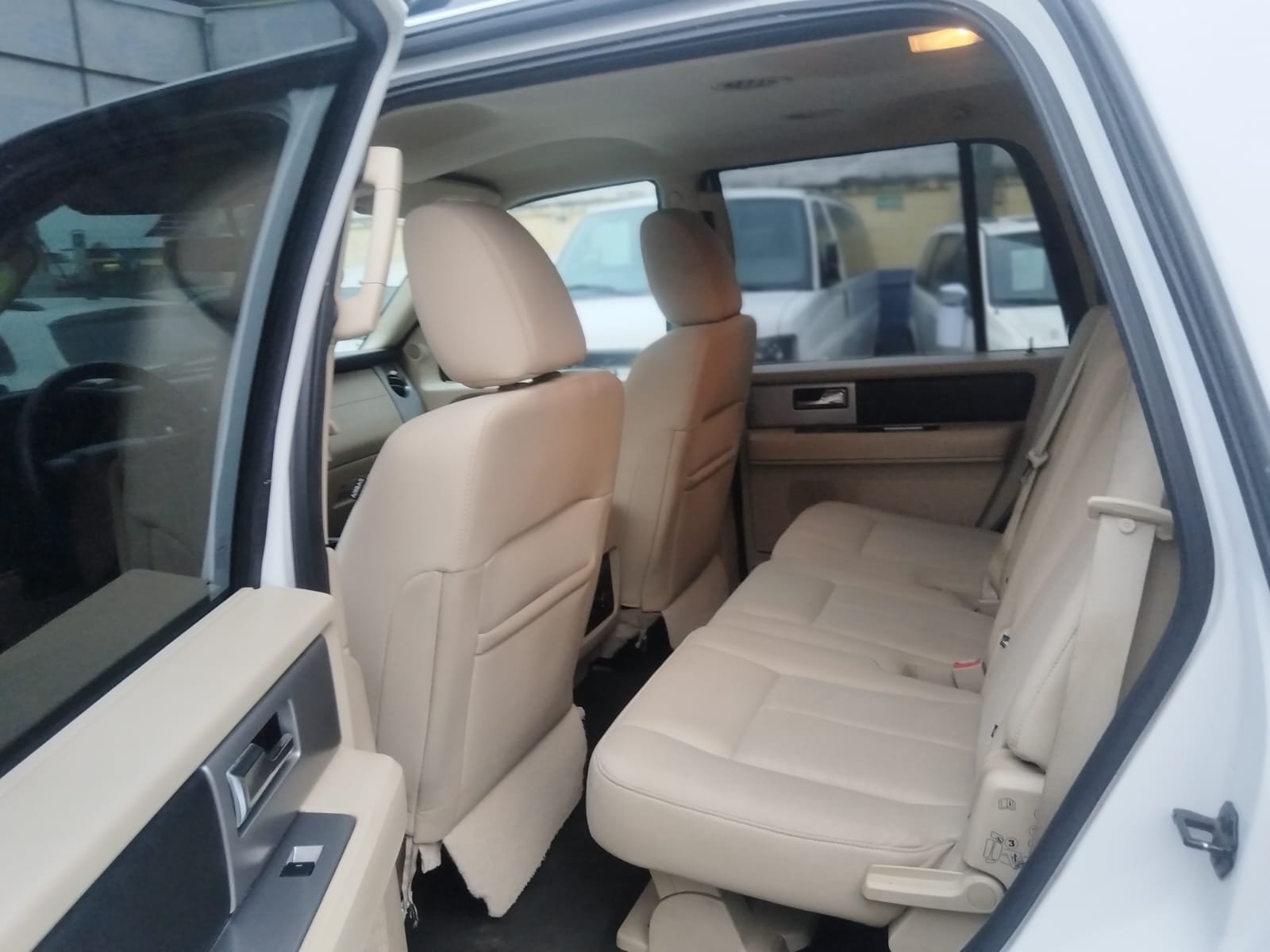 Ford EXPEDITION XLT 2017 - Image 13