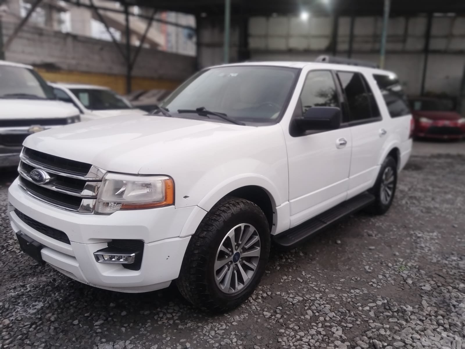 Ford EXPEDITION XLT 2017 - Image 3