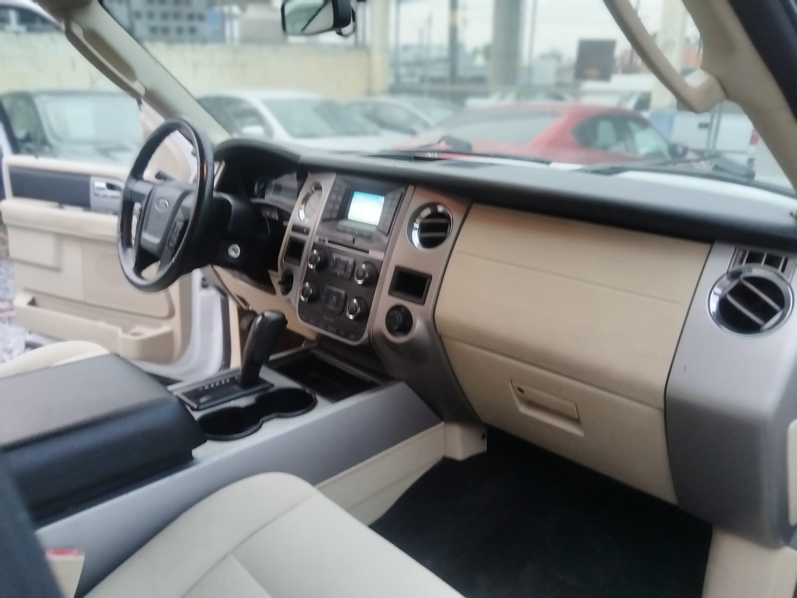 Ford EXPEDITION XLT 2017 - Image 12