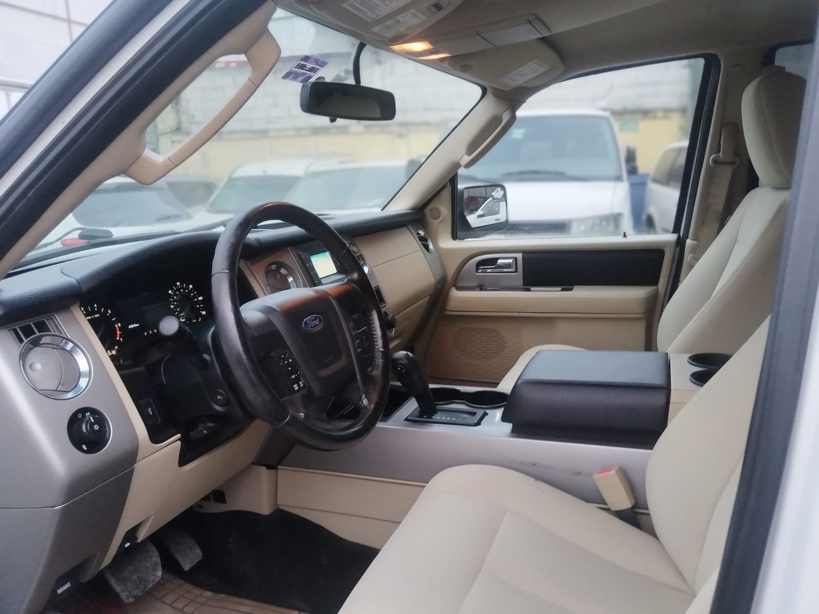 Ford EXPEDITION XLT 2017 - Image 11