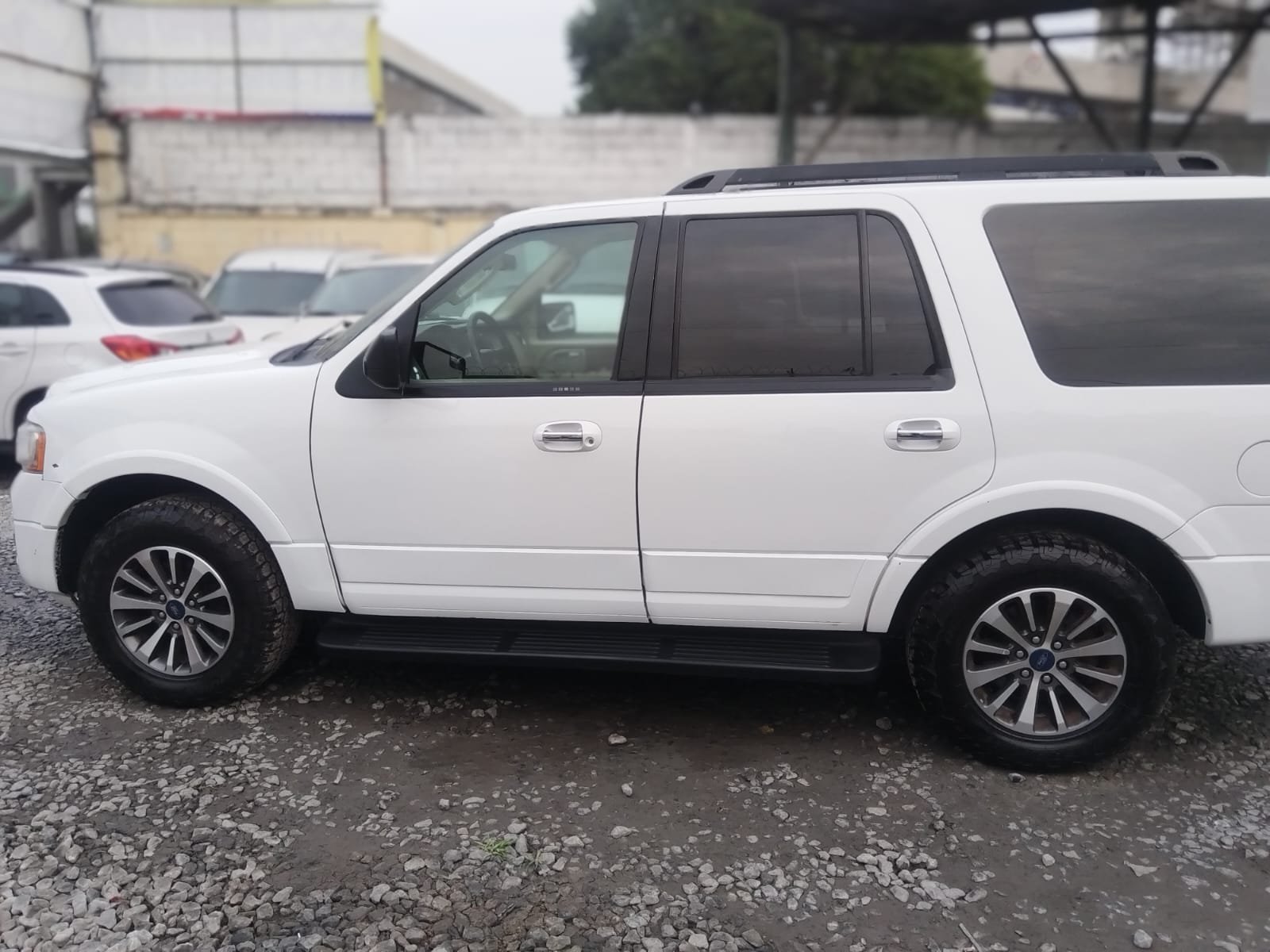 Ford EXPEDITION XLT 2017 - Image 9