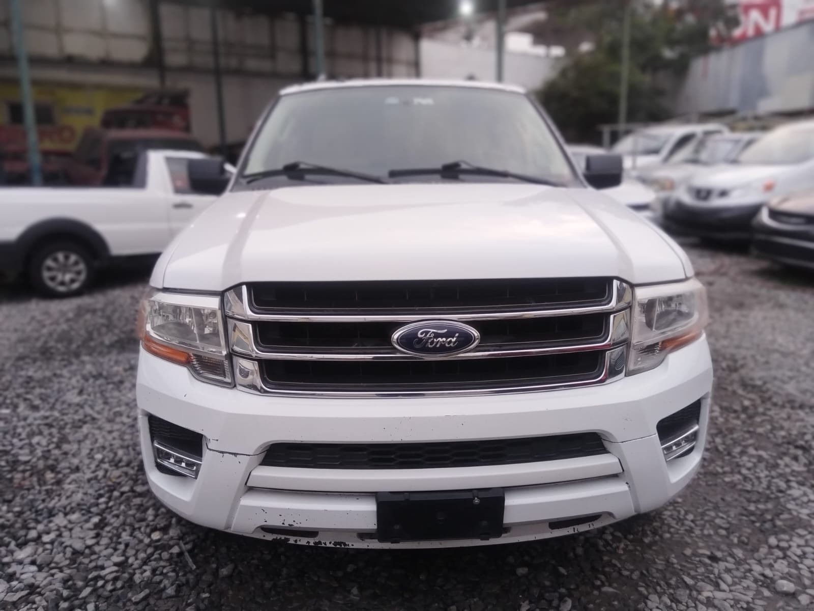 Ford EXPEDITION XLT 2017 - Image 4