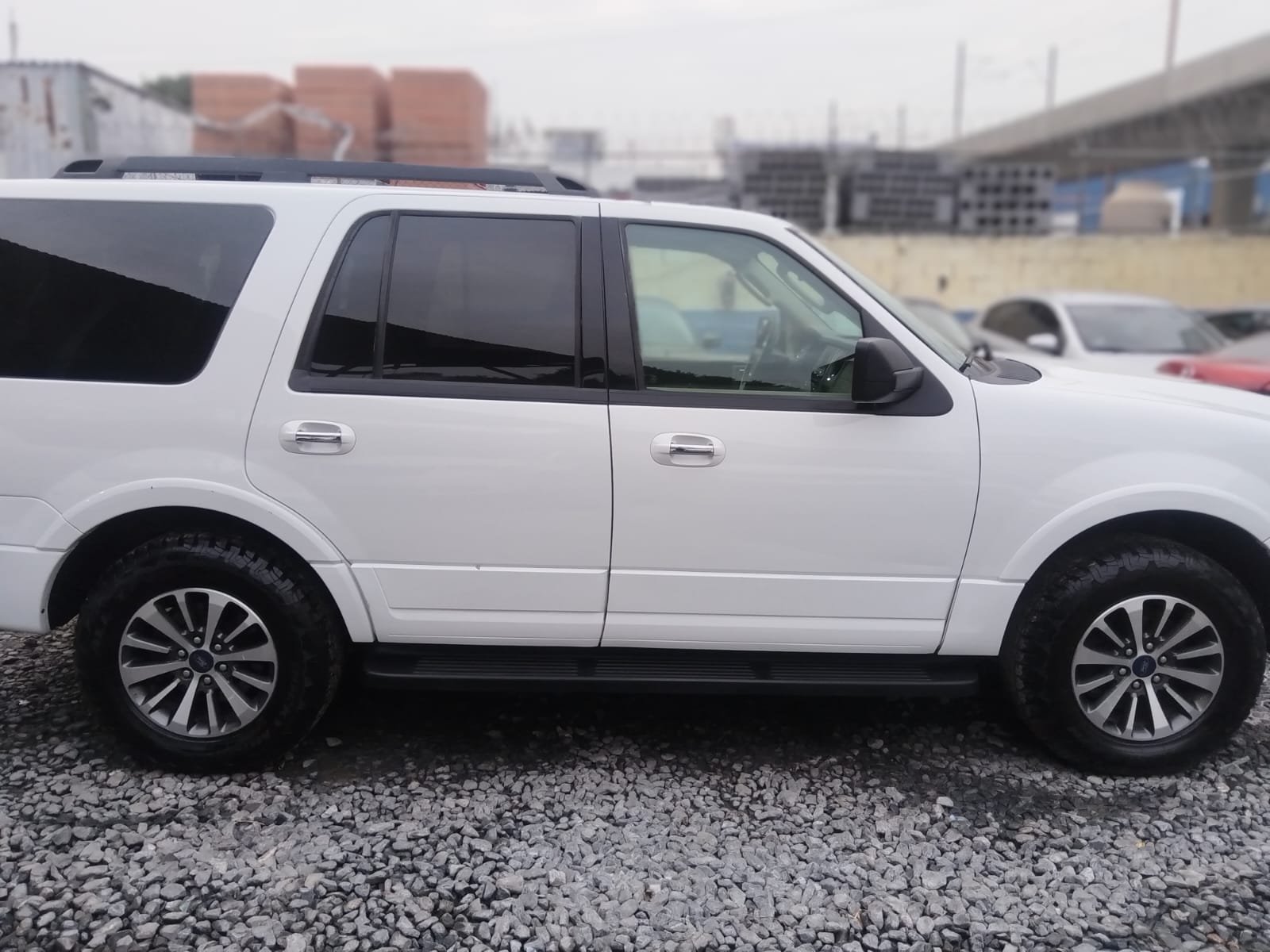 Ford EXPEDITION XLT 2017 - Image 8